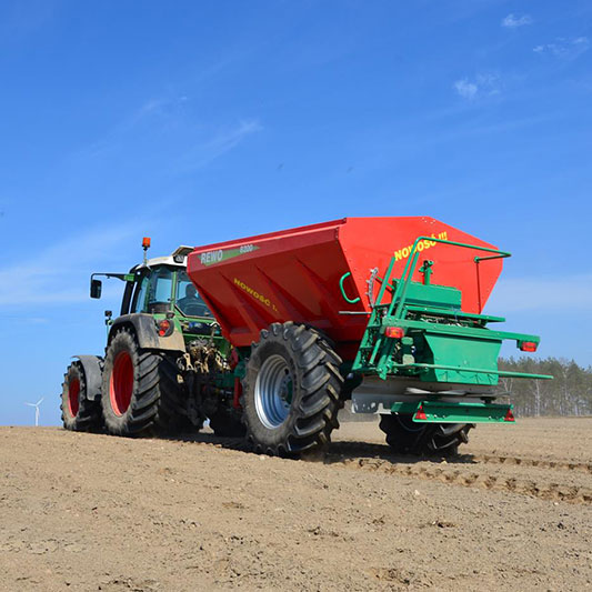 Agro-Masz Mineraldünger- / Kalkstreuer